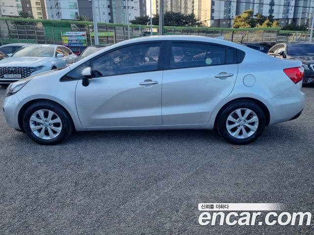 Kia All New Pride Deluxe, 2014 4