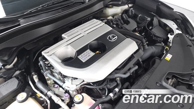 Lexus UX250h, 2019 6