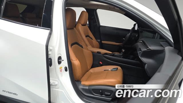 Lexus UX250h, 2019 10