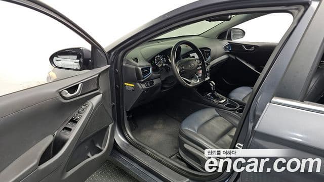 Hyundai Ioniq гибрид, 2017 11