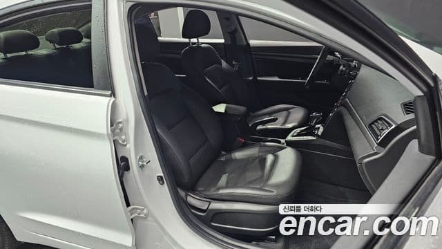 Hyundai Avante AD 1.6 GDI Value Plus, 2018 11