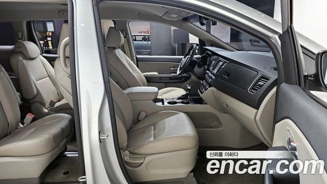 Kia The / новый New Carnival Luxury, 2019 10