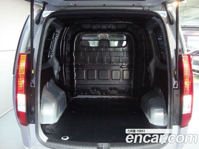 Hyundai Staria Modern, 2023 18