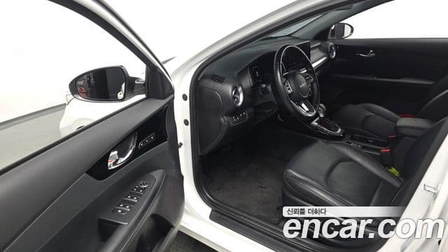 Kia The / новый New K3 2세대 Signature, 2022 12