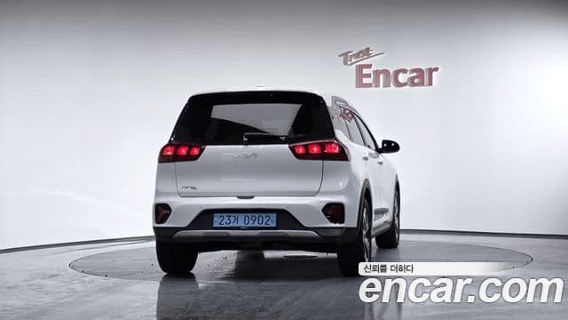 Kia Niro Plus Light (таксомоторный тип), 2023 4
