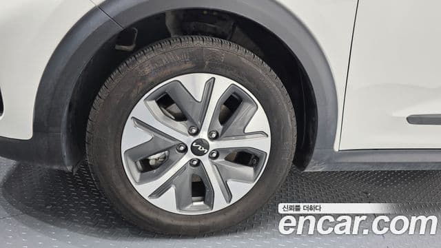 Kia Niro Plus Light (таксомоторный тип), 2023 все фото