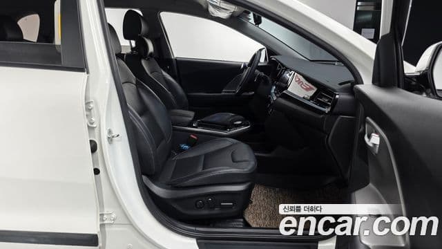 Kia Niro Plus Light (таксомоторный тип), 2023 10