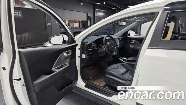 Kia Niro Plus Light (таксомоторный тип), 2023 11