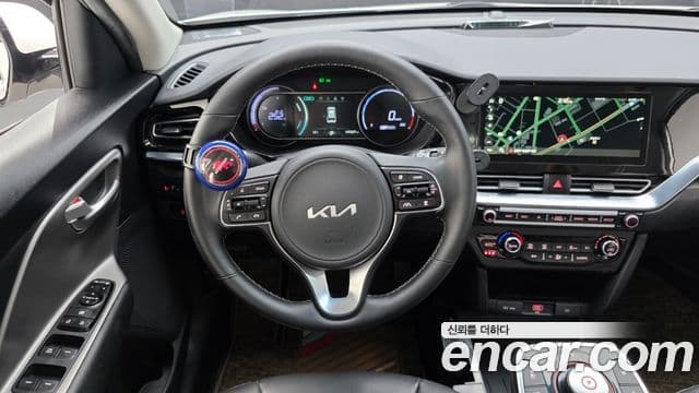 Kia Niro Plus Light (таксомоторный тип), 2023 13