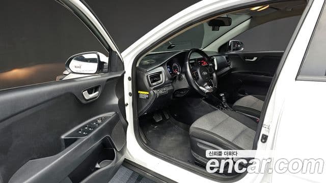 Kia Stonic Deluxe, 2018 11