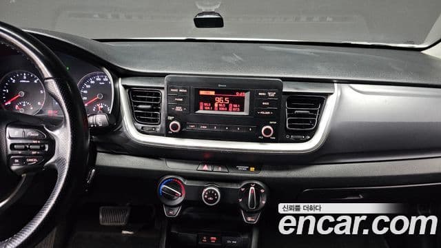 Kia Stonic Deluxe, 2018 15