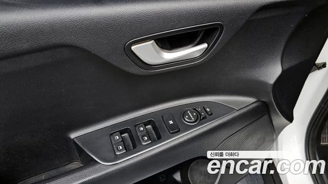 Kia Stonic Deluxe, 2018 16