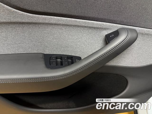 Tesla модель Y, 2025 11