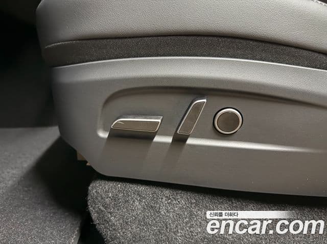 Tesla модель Y, 2025 13