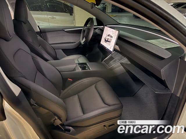 Tesla модель Y, 2025 16