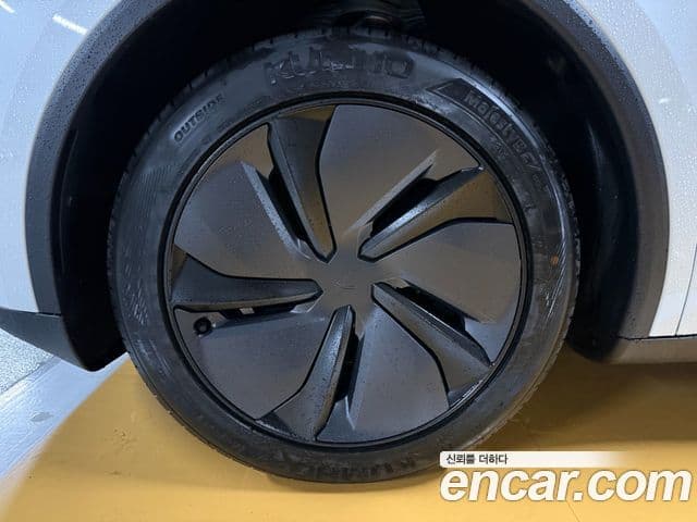 Tesla модель Y, 2025 19