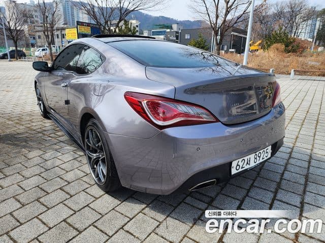 Hyundai Genesis купе 200 турбо P, 2009 4