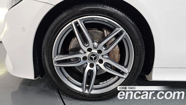 Mercedes-Benz E-класс W213 E220d кабриолет, 2020 все фото