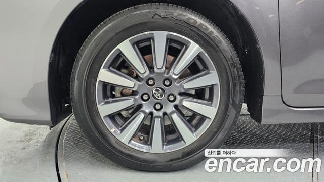 Toyota Sienna, 2018 все фото