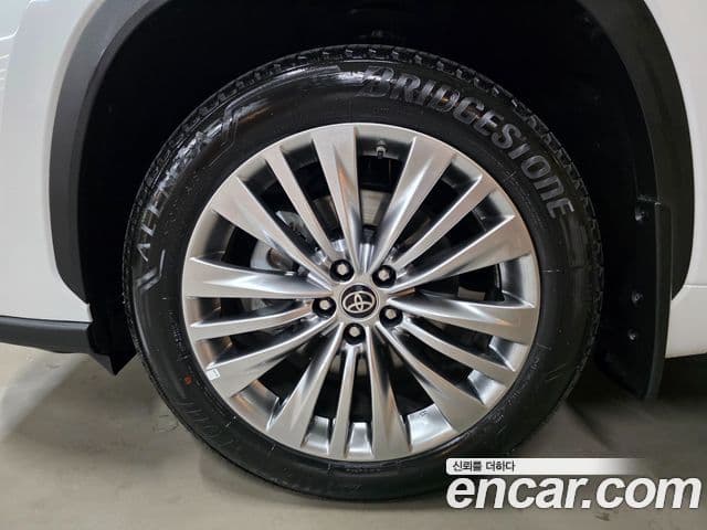 Toyota Highlander 4세대 Platinum, 2025 все фото