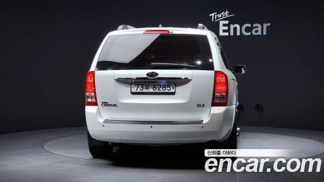 Kia Carnival R Premium, 2012 4