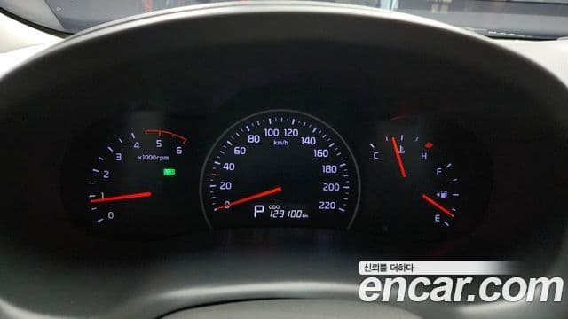 Kia Carnival R Premium, 2012 8