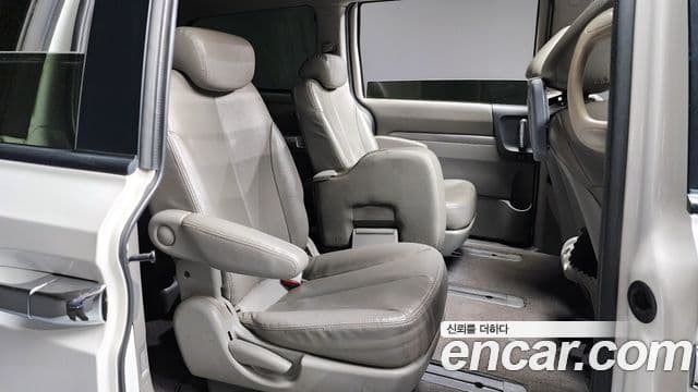 Kia Carnival R Premium, 2012 12