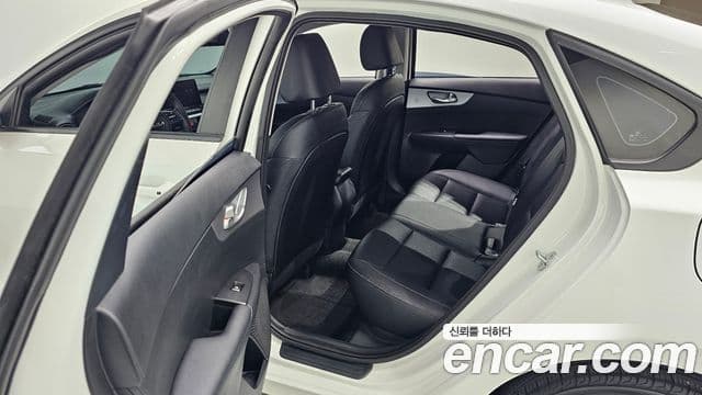 Kia The / новый New K3 2세대 Trendy, 2023 12