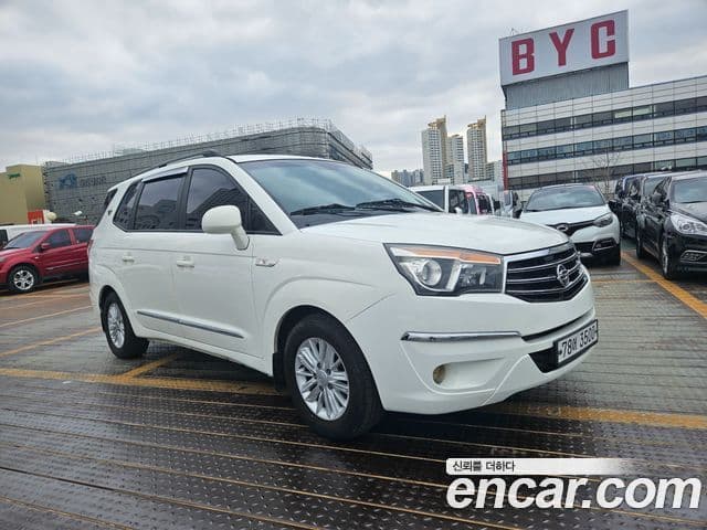 KG모빌리티(SsangYong) Korando 투리스모 2WD GT 11인승, 2014 3