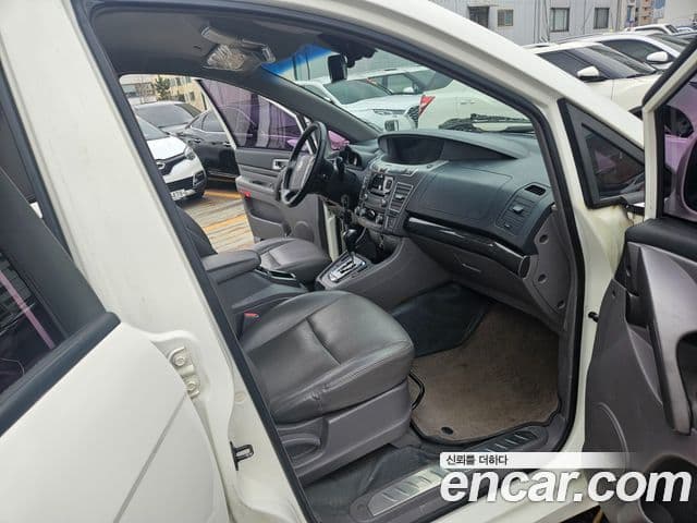 KG모빌리티(SsangYong) Korando 투리스모 2WD GT 11인승, 2014 8