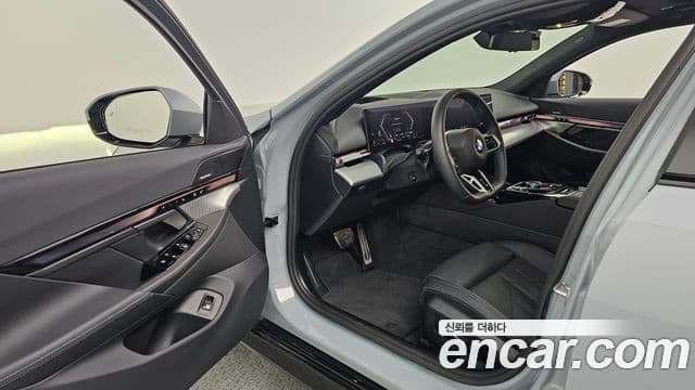 BMW 5시리즈 (G60) 520i M Sport, 2025 10