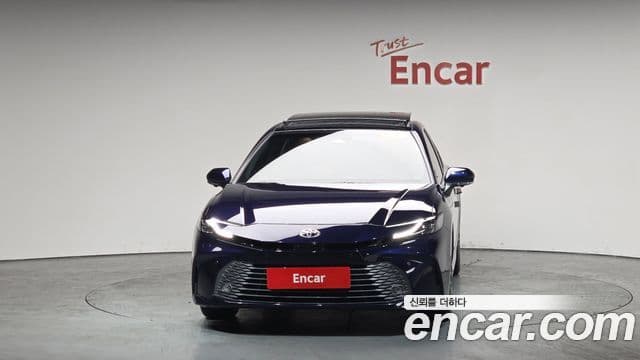 Toyota 캠리 (XV80) 2.5 XLE Premium гибрид, 2025 3