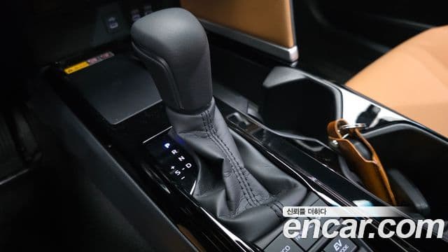 Toyota 캠리 (XV80) 2.5 XLE Premium гибрид, 2025 9