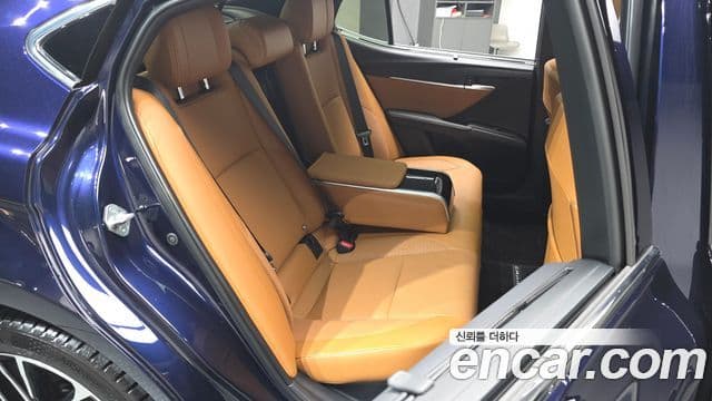 Toyota 캠리 (XV80) 2.5 XLE Premium гибрид, 2025 12