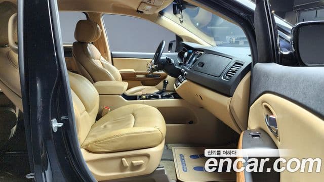Kia All New Carnival Noblesse, 2016 10