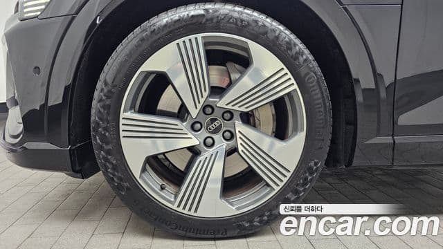 Audi e-Tron 55 Quattro Sportback, 2022 все фото