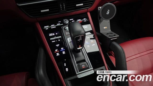 Porsche Cayenne (PO536), 2020 9