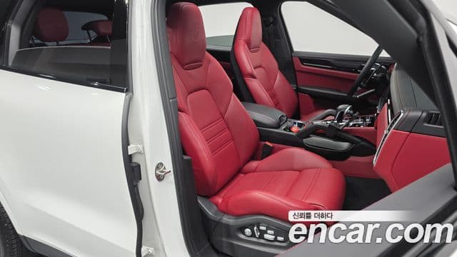 Porsche Cayenne (PO536), 2020 10