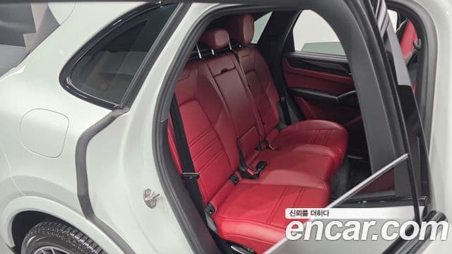 Porsche Cayenne (PO536), 2020 12