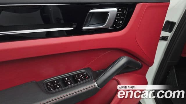 Porsche Cayenne (PO536), 2020 18