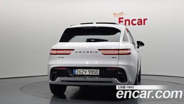 Genesis GV70, 2023 4