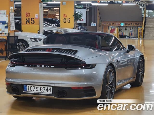Porsche 911 (992) Carrera 4 кабриолет, 2024 3