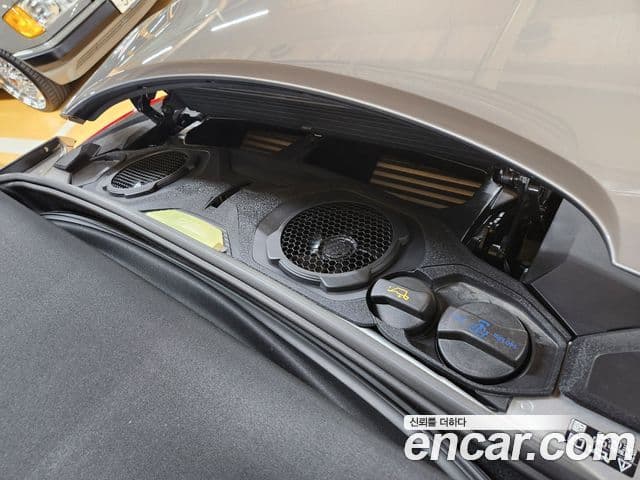 Porsche 911 (992) Carrera 4 кабриолет, 2024 14