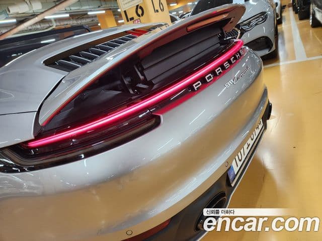 Porsche 911 (992) Carrera 4 кабриолет, 2024 17