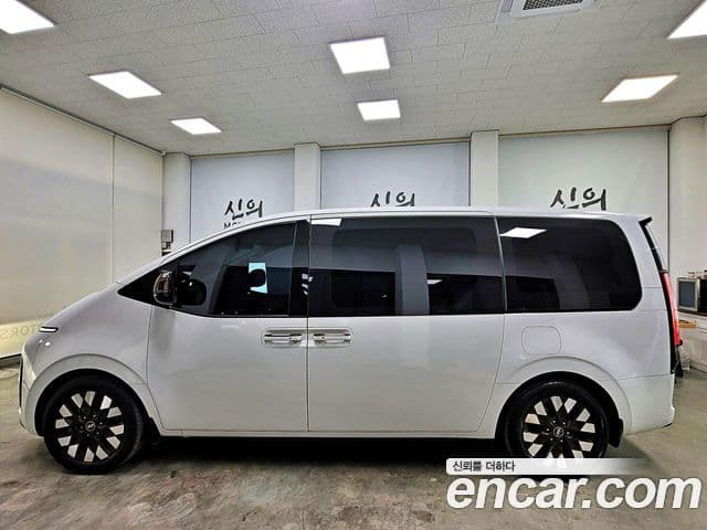 Hyundai Staria Prestige, 2023 3