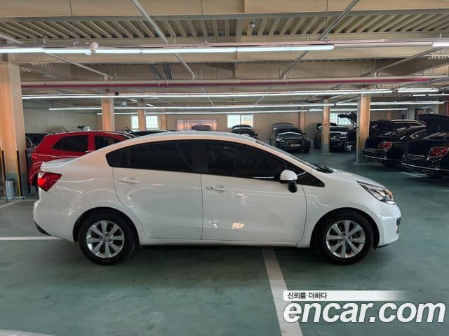 Kia All New Pride Luxury, 2013 3