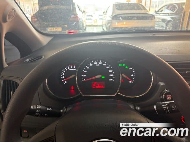 Kia All New Pride Luxury, 2013 7
