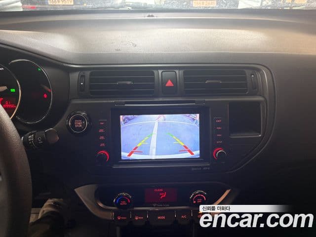 Kia All New Pride Luxury, 2013 9