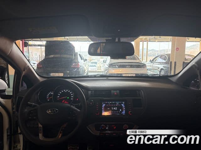 Kia All New Pride Luxury, 2013 11