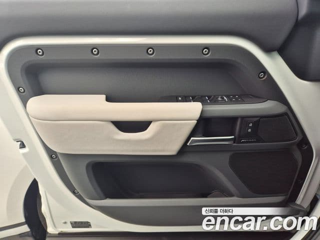 Land Rover Defender (L663) 110 D250 X-Dynamic SE, 2025 11